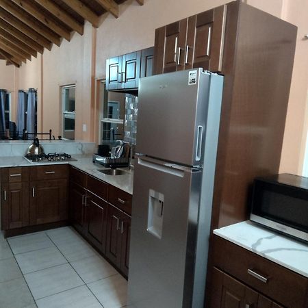 Zeus Estate Guesthouse St. John's ภายนอก รูปภาพ
