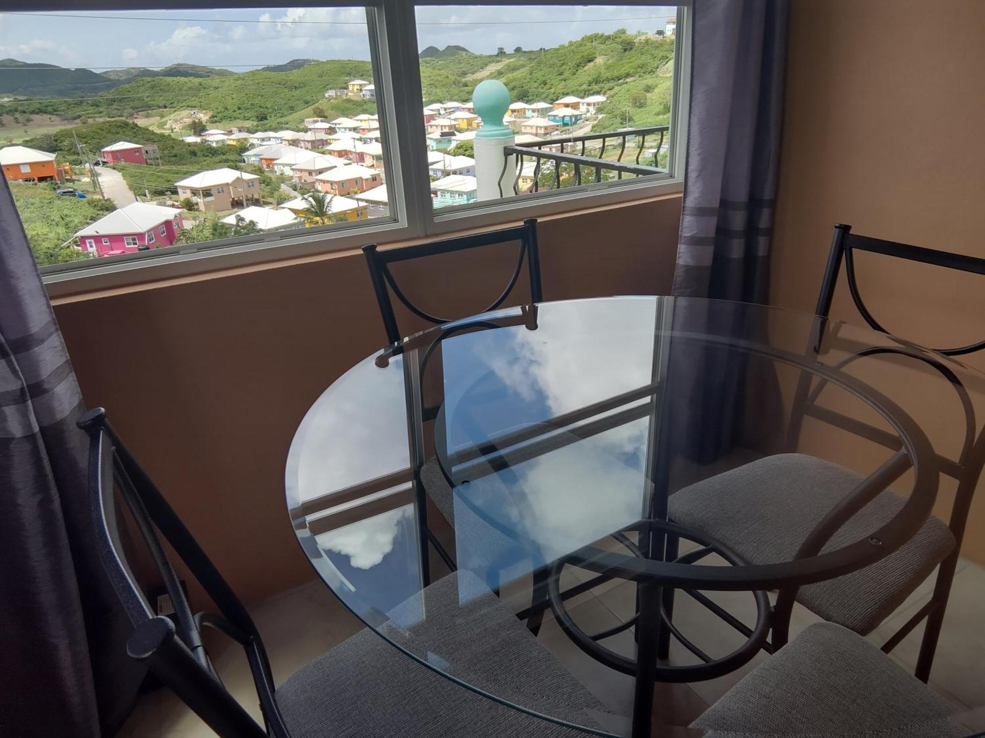 Zeus Estate Guesthouse St. John's ภายนอก รูปภาพ