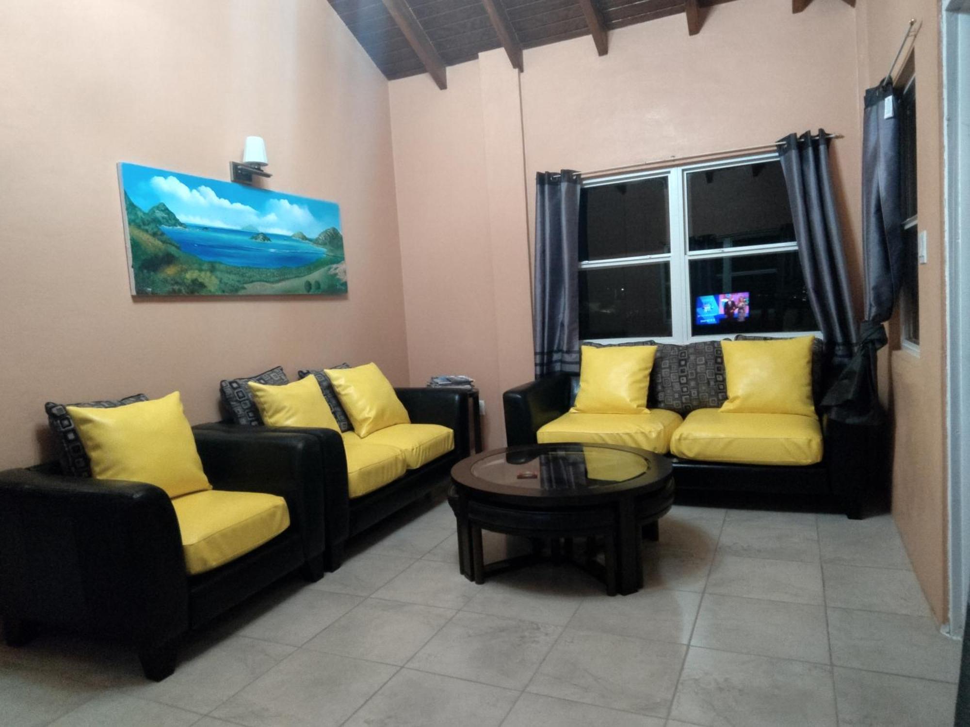 Zeus Estate Guesthouse St. John's ภายนอก รูปภาพ