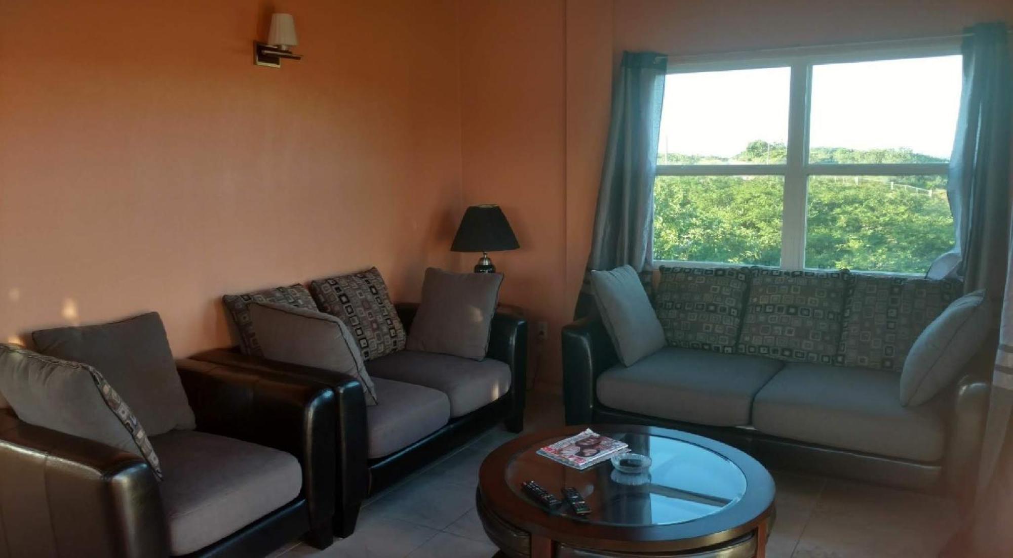 Zeus Estate Guesthouse St. John's ภายนอก รูปภาพ
