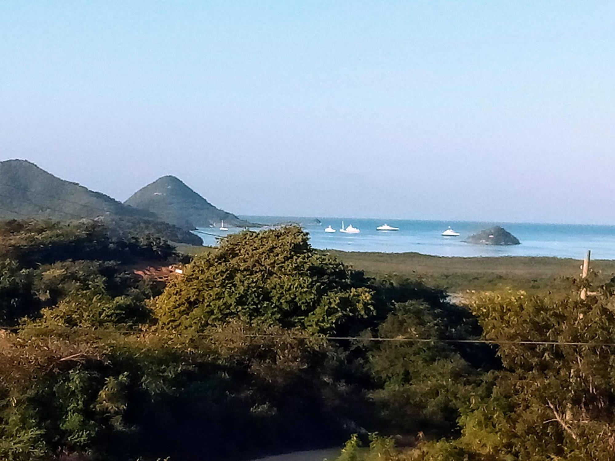 Zeus Estate Guesthouse St. John's ภายนอก รูปภาพ