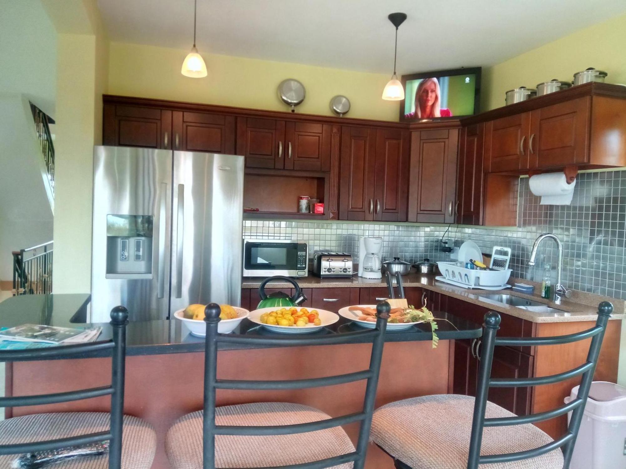 Zeus Estate Guesthouse St. John's ภายนอก รูปภาพ