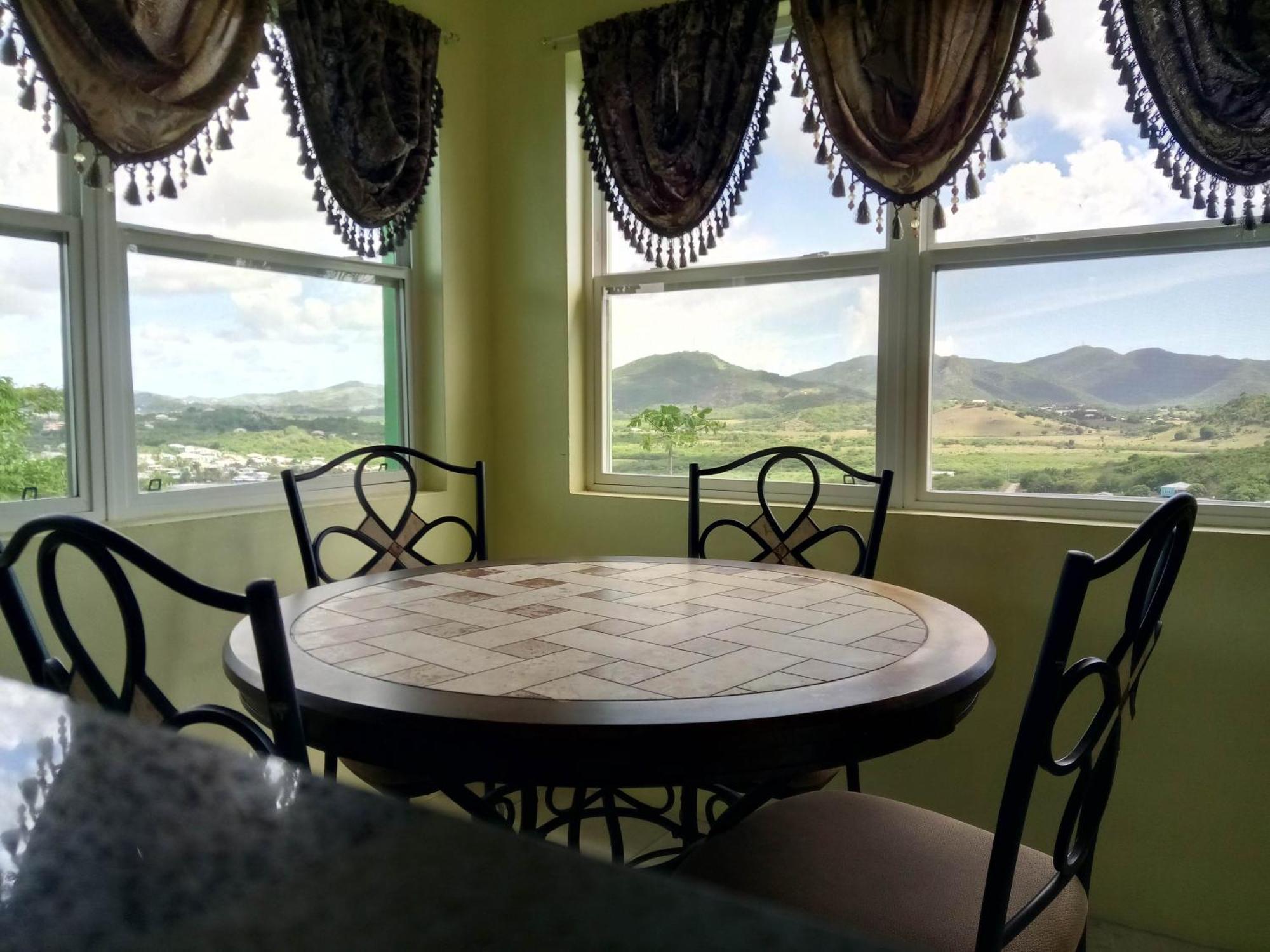 Zeus Estate Guesthouse St. John's ภายนอก รูปภาพ