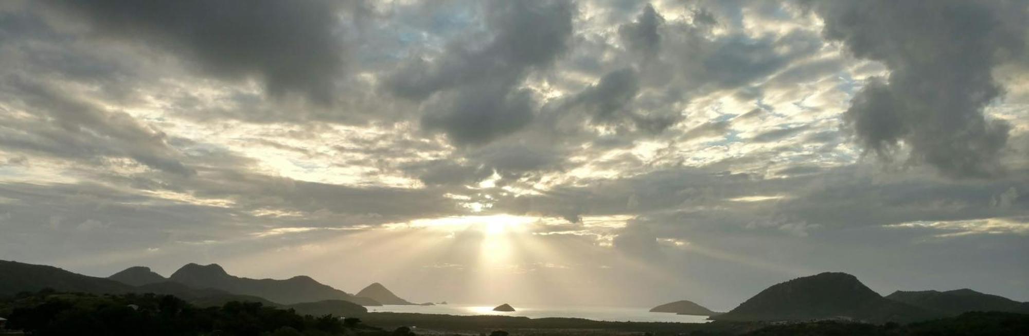 Zeus Estate Guesthouse St. John's ภายนอก รูปภาพ