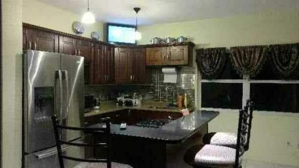 Zeus Estate Guesthouse St. John's ภายนอก รูปภาพ