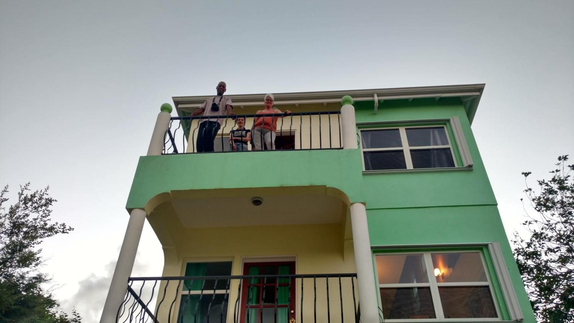 Zeus Estate Guesthouse St. John's ภายนอก รูปภาพ