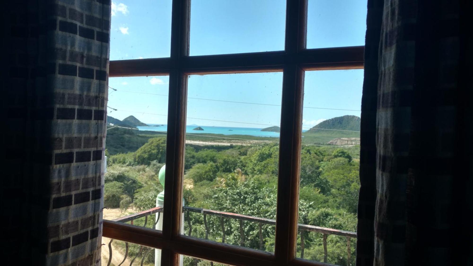 Zeus Estate Guesthouse St. John's ภายนอก รูปภาพ