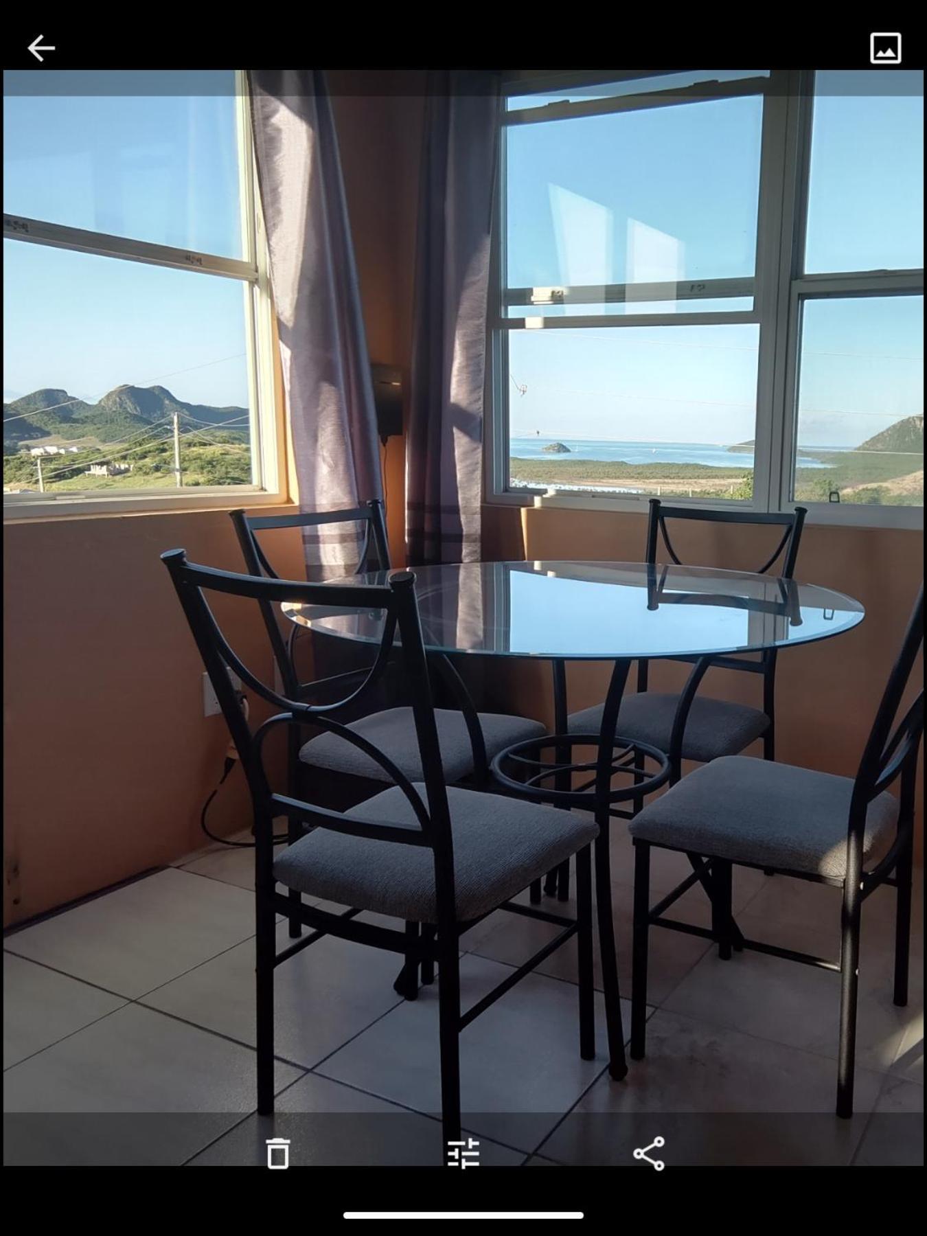 Zeus Estate Guesthouse St. John's ภายนอก รูปภาพ